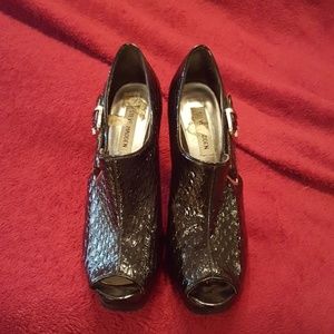 Ladies shoes
